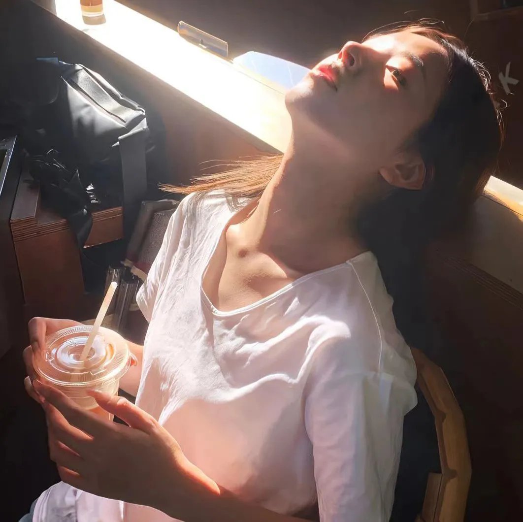 美女和液体人